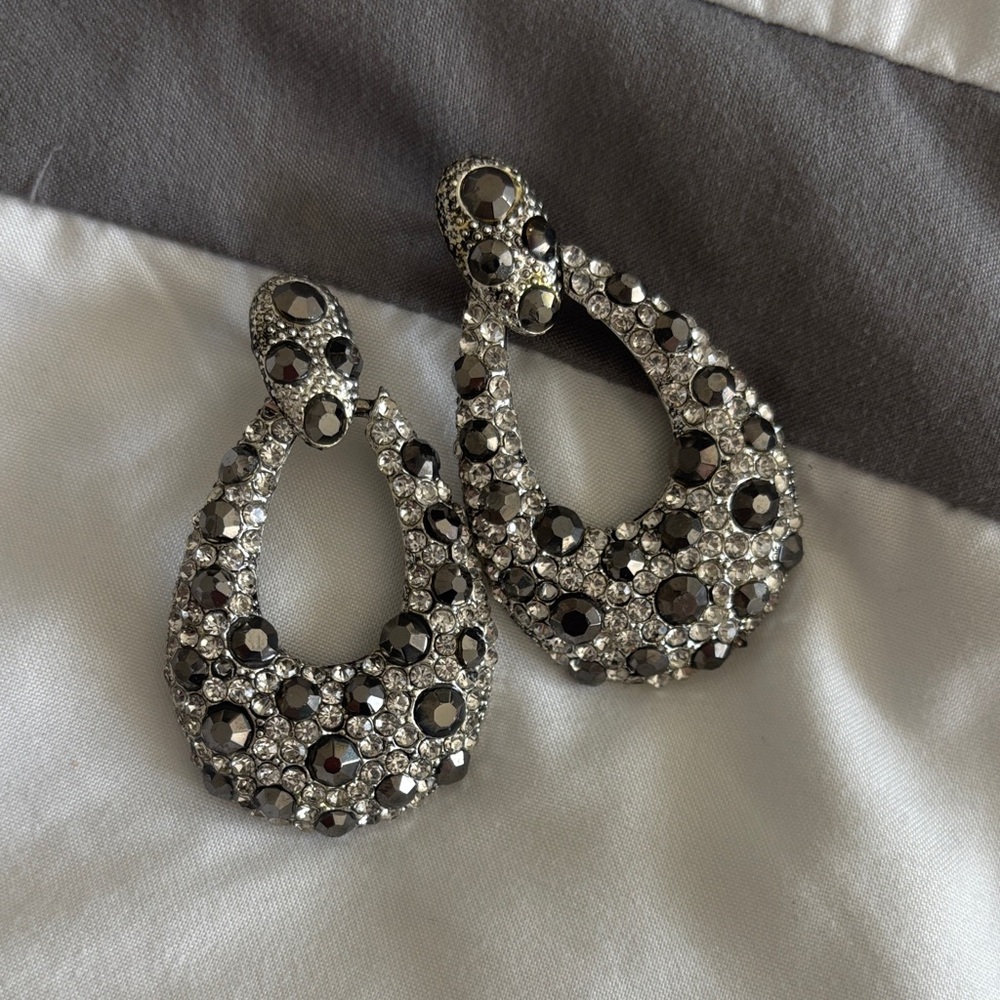 Elegant Black and Silver Teardrop Earrings